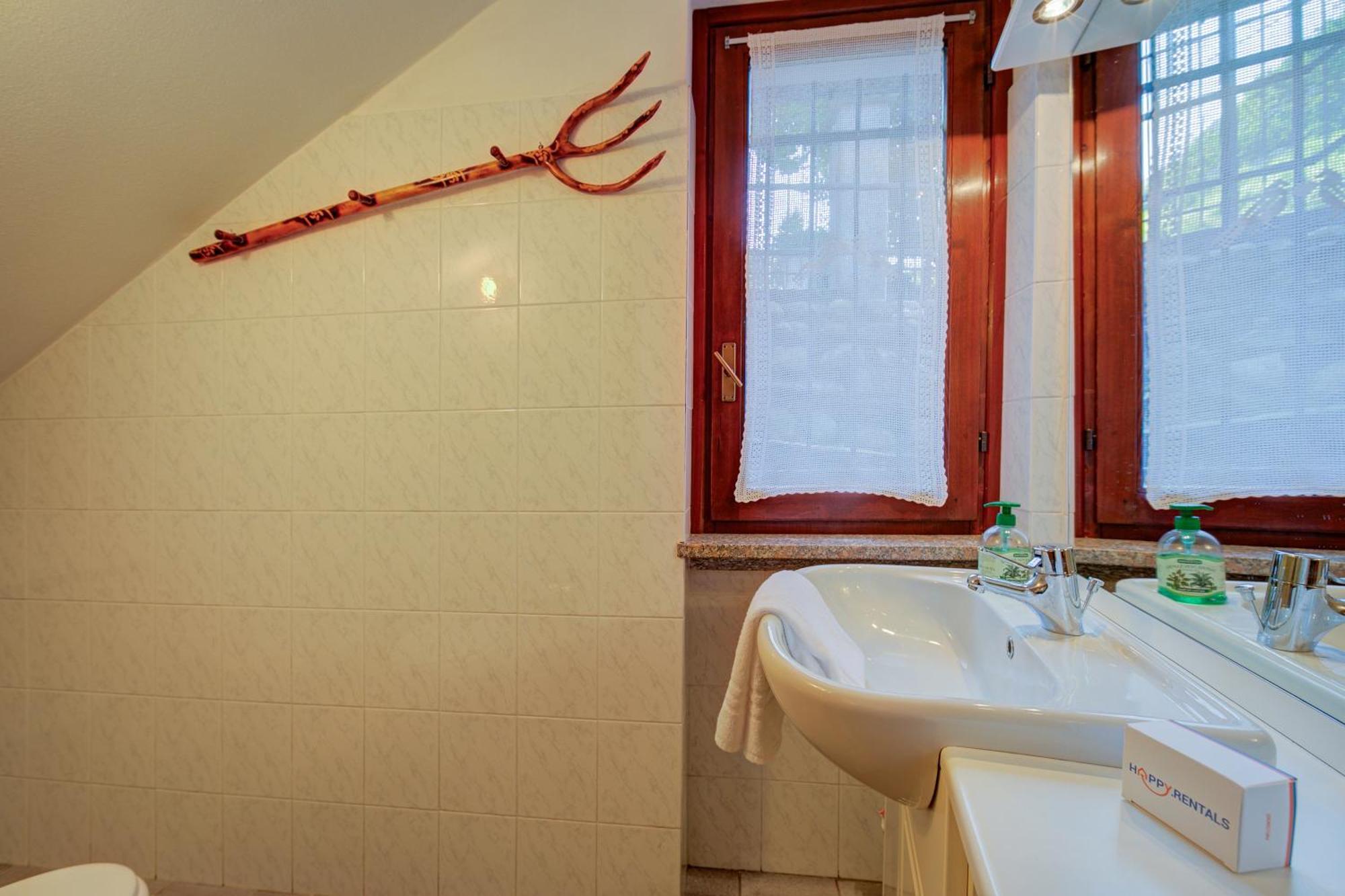 Villa Il Castagno Few Min From Beach - Happy Rentals Castelveccana Extérieur photo