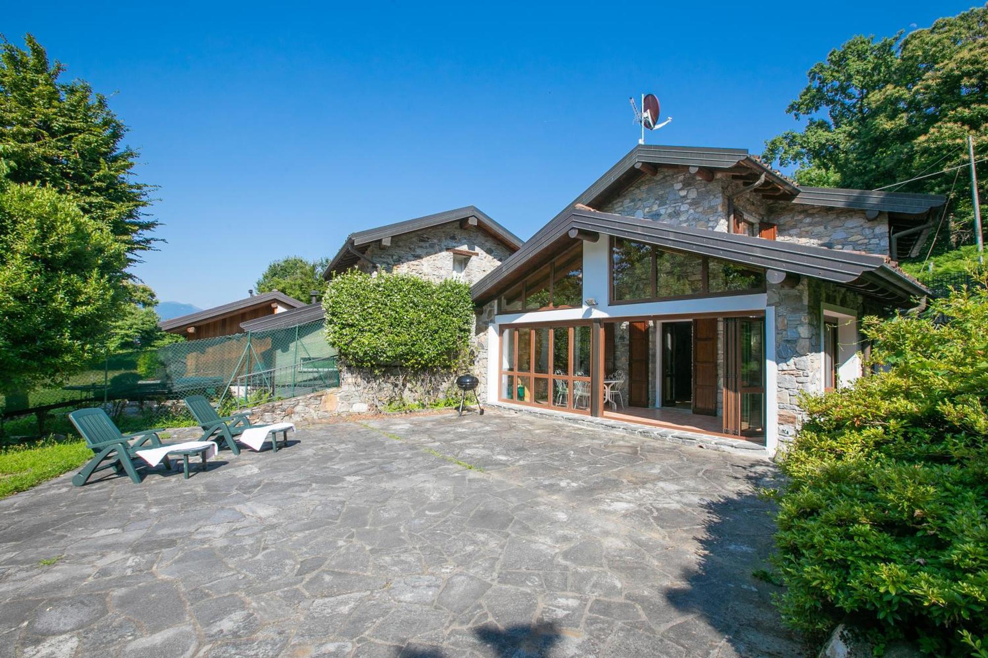 Villa Il Castagno Few Min From Beach - Happy Rentals Castelveccana Extérieur photo